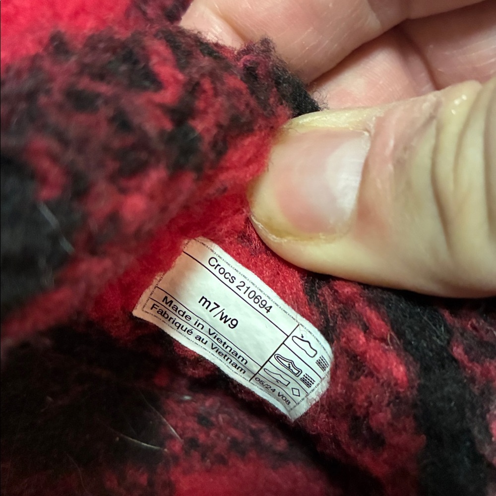 Like new! CROCS Buffalo Plaid Red/Black Sandals - Picture 7 of 7